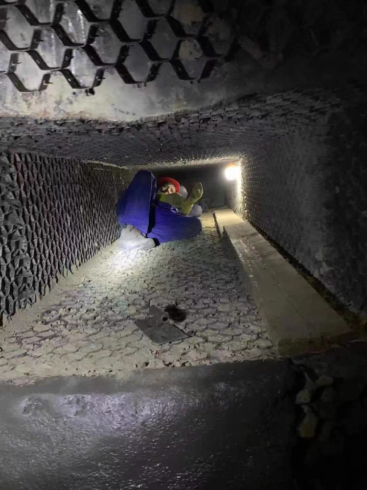 唐山春兴特殊钢198烧结机烟气管道耐磨料施工项目